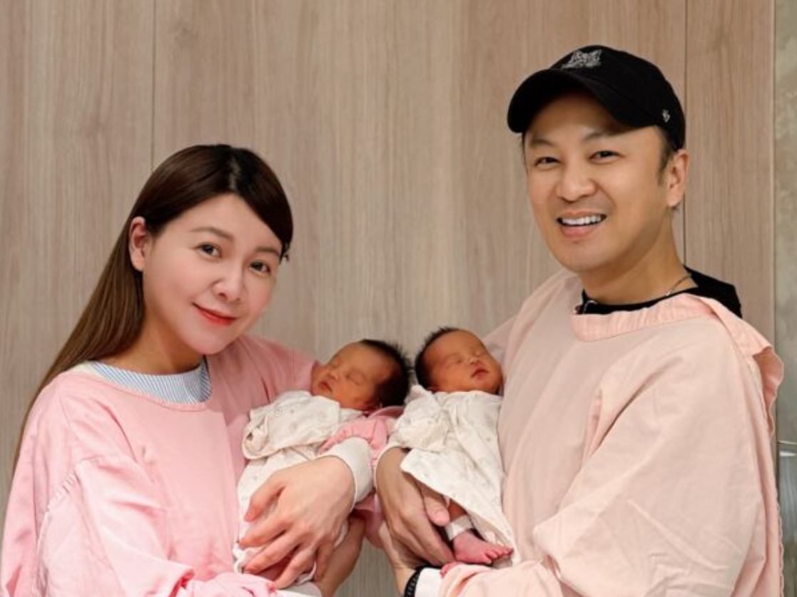 謝京穎、書偉迎來雙胞胎女兒。(圖/翻攝IG)
